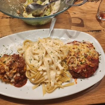 Olive Garden Italian Kitchen signature dishes Tour of ItalyFettuccine AlfredoChicken Parmigiana